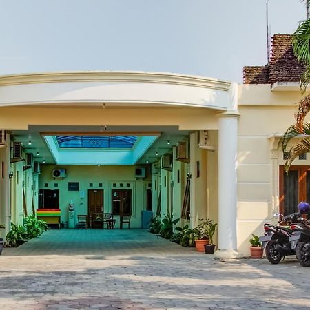 OYO 3831 Pelangi Residence Syariah Surakarta  Bagian luar foto