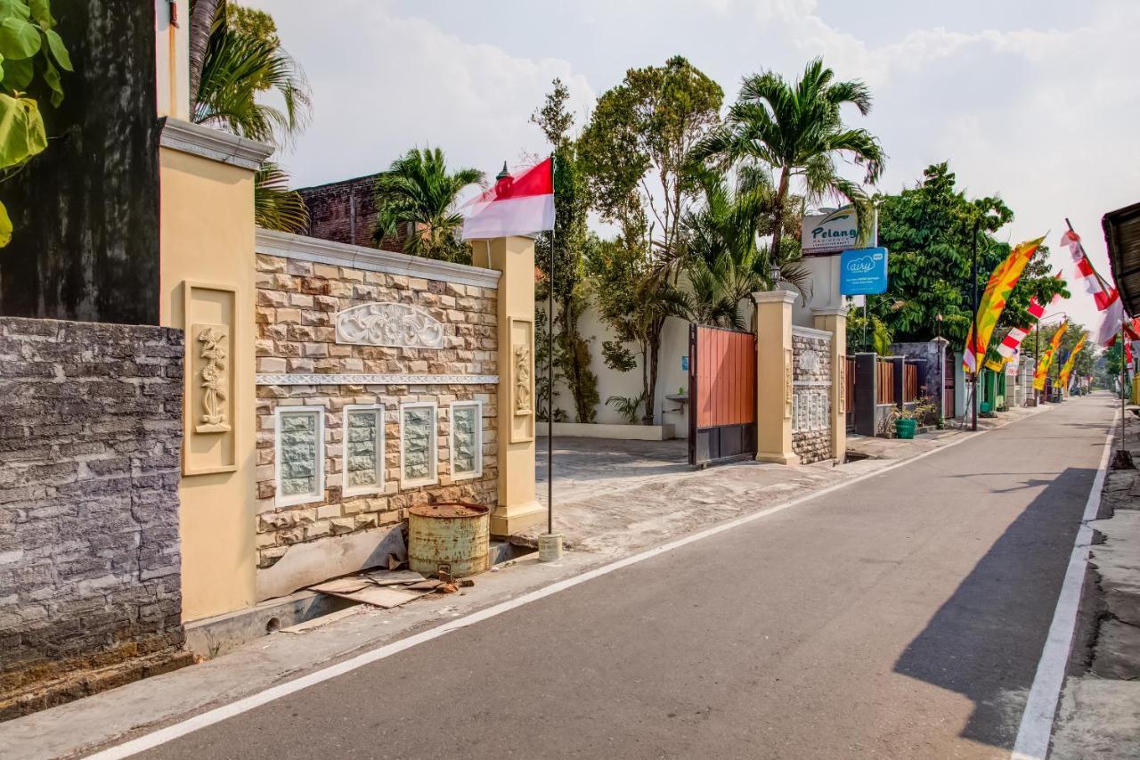 OYO 3831 Pelangi Residence Syariah Surakarta  Bagian luar foto