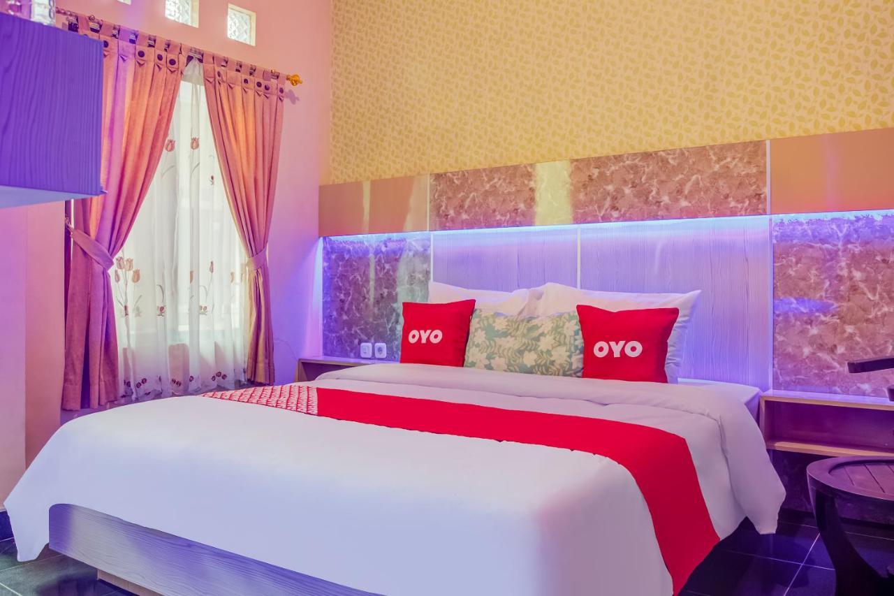 OYO 3831 Pelangi Residence Syariah Surakarta  Bagian luar foto
