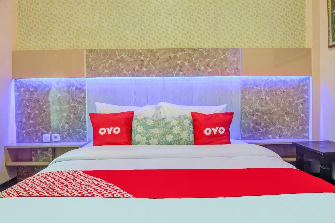OYO 3831 Pelangi Residence Syariah Surakarta  Bagian luar foto