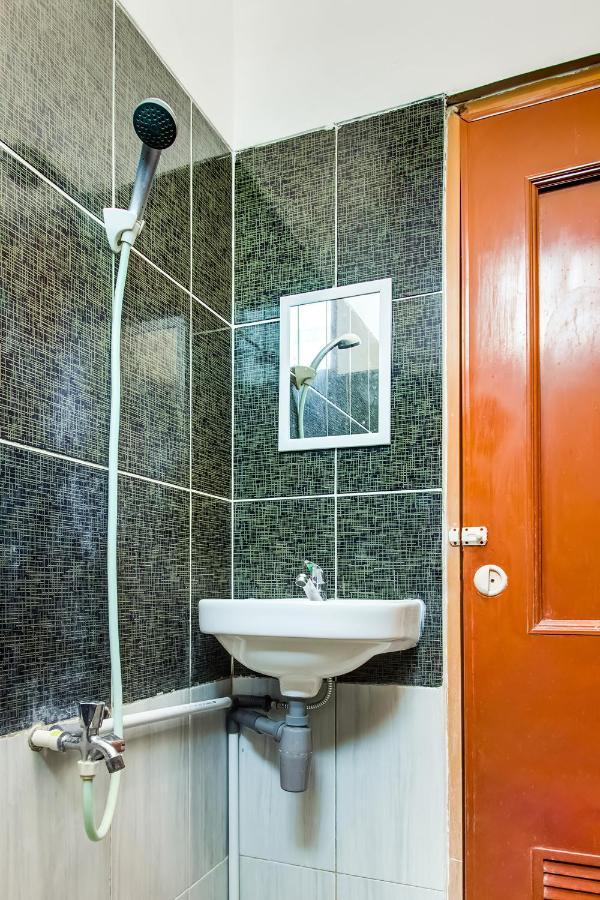 OYO 3831 Pelangi Residence Syariah Surakarta  Bagian luar foto