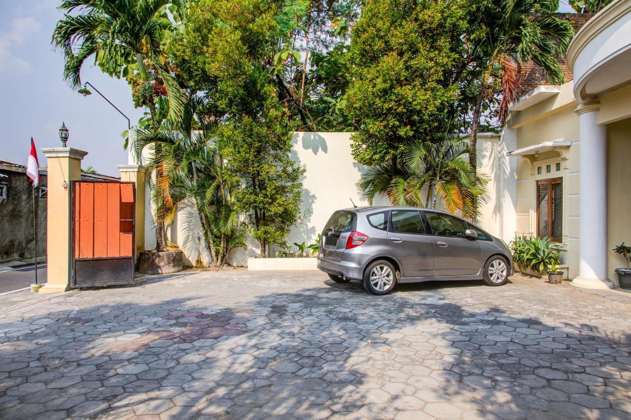 OYO 3831 Pelangi Residence Syariah Surakarta  Bagian luar foto