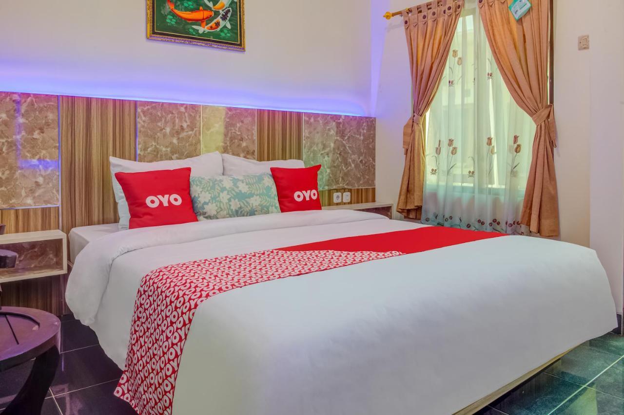 OYO 3831 Pelangi Residence Syariah Surakarta  Bagian luar foto