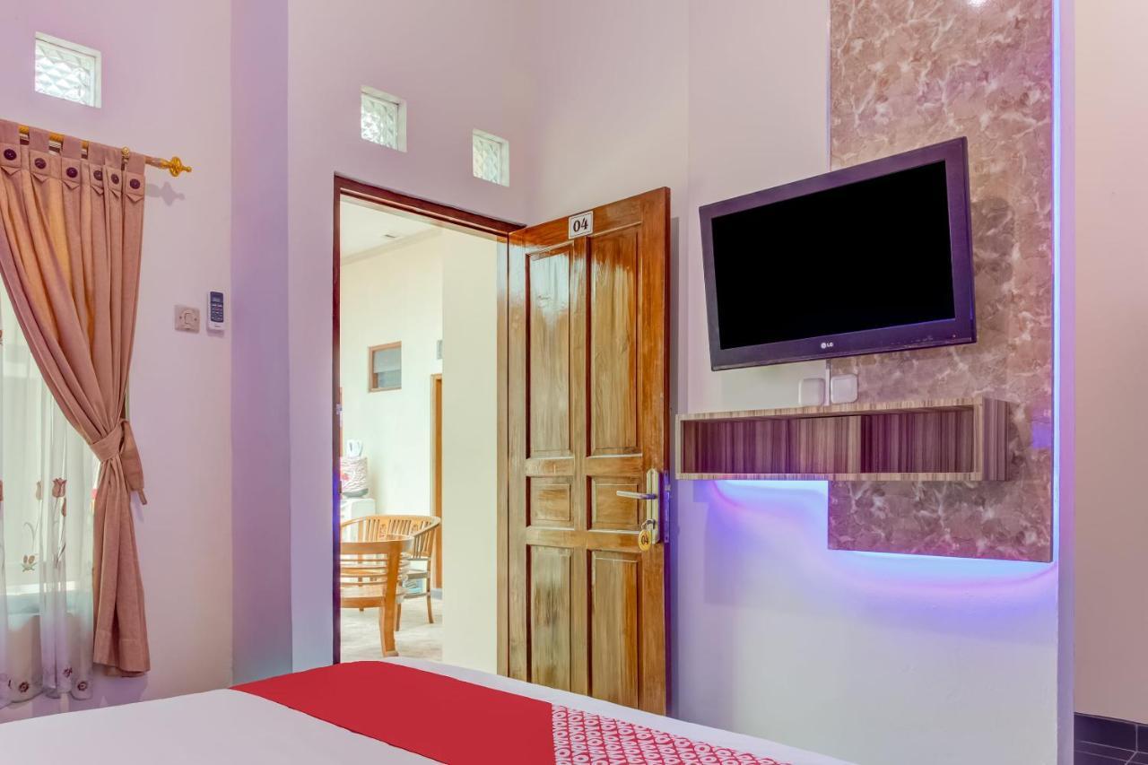 OYO 3831 Pelangi Residence Syariah Surakarta  Bagian luar foto