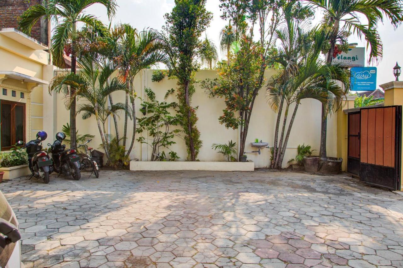 OYO 3831 Pelangi Residence Syariah Surakarta  Bagian luar foto