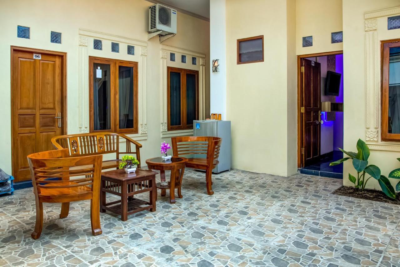 OYO 3831 Pelangi Residence Syariah Surakarta  Bagian luar foto