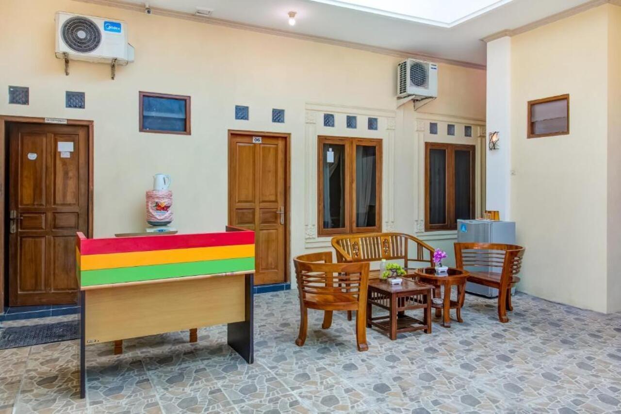 OYO 3831 Pelangi Residence Syariah Surakarta  Bagian luar foto